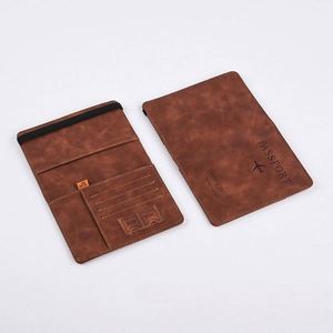 Porta Pasaportes Personalizado de Cuero PU con Correa - Organizador de Documentos de Viaje, Porta Tarjetas de Embarque, con Logotipo Impreso - Product Image 3