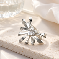 Bague ajustable en acier inoxydable plaqué or 18 carats avec élément nœud, motif cœur mignon et zircon, style statement