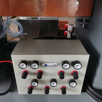 Machine de chanfreinage et de meulage de verre à commande servo 12 moteurs avec structure à roulements pour main courante d'escalier en verre