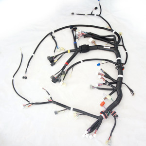 Arnés de cableado de coche electrónico personalizado para camiones y viajeros - Product Image 1