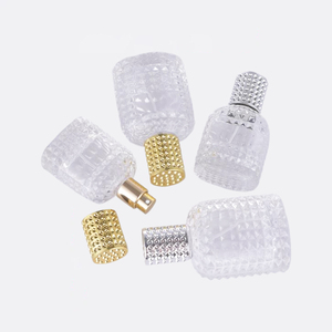 Bouteilles en verre vides en gros, réutilisables, avec <span class=keywords><strong>bouchons</strong></span> dorés ou argentés, pour flacons de parfum en verre plat. - Product Image 3