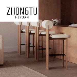 Tabourets de Bar d'Hôtel Modernes, Chaise Hippo de Bar en <span class=keywords><strong>Bois</strong></span> Massif pour Salle à Manger, <span class=keywords><strong>Tabouret</strong></span> Haut de Comptoir Rembourré en Cuir <span class=keywords><strong>Noir</strong></span> pour <span class=keywords><strong>Cuisine</strong></span> - Product Image 2