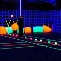 Sqarcade Black Light Dodge Ball : Jeu interactif lumineux pour parcs d'attractions, sports en intérieur, jeux de rassemblement, salles de jeux et activités d'équipe