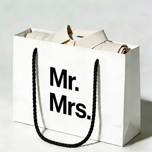 Sac en papier pour vêtements Mr et Mme, blanc, cadeaux de luxe, emballage en papier, sac de shopping réutilisable, imprimé avec une poignée en corde de chanvre pour les entreprises - Product Image 1