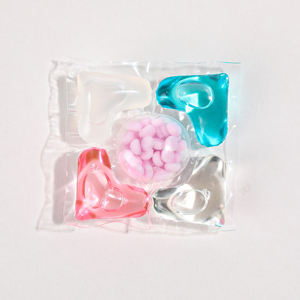 Cápsulas de Gel para Lavandería 5 en 1 OEM Eficientes y Desechables para una Eliminación de Manchas Óptima, Frescura Duradera, Seguras para Todo Tipo de Telas - Product Image 3