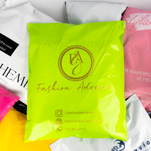 Borsa <span class=keywords><strong>postale</strong></span> personalizzata Low MOQ di alta qualità con Logo nero opaco borsa spedizione abbigliamento poly Mailing Package - Product Image 1
