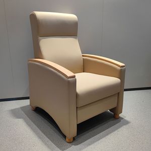 Silla de Hospital KM-SYS19, Cuero Beige, Reposabrazos de Madera Maciza, para Adultos y Personas Mayores - Product Image 1