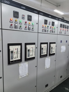 ตู้จ่ายไฟฟ้ากระแสสลับ GGD 400V 400A 3150A แรงดันต่ำ 3 เฟส พร้อมสวิตช์เกียร์ ได้รับการรับรองมาตรฐาน ISO9001 มีเต้ารับ 8 ช่อง - Product Image 2