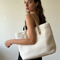 Sacs à bandoulière en fausse fourrure sherpa douce personnalisés, style hiver tendance, sac fourre-tout moelleux et confortable avec poignée en cuir pour femmes et filles