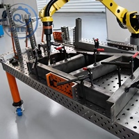 Plateforme de soudage 3D sur mesure pour la soudure de pièces de machines d'ingénierie, établi industriel modulaire flexible