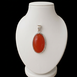 Pendentif ovale en cornaline naturelle Ha Gems, fait main, en argent sterling 925, style ethnique, cadeau de fête pour femme, serti clos, couleur orange Rajasthan - Product Image 1