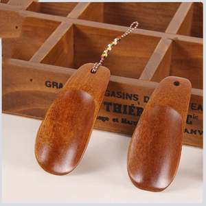 Cuernos de madera zapato logotipo personalizado desgaste zapato ayudante pequeño viaje zapato cuernos para hombres mujeres personas mayores madera niños calzador llavero - Product Image 4