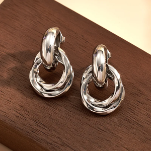 Boucles d'oreilles modernes minimalistes à double cercle pour femmes, plaquées or 18 carats, en acier inoxydable 304, électroplaquées sous vide - Product Image 6