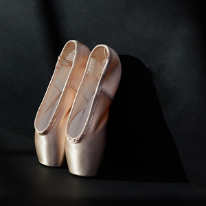 Zapatillas de Ballet Profesionales Color Oro Rosa para Bailarinas, Disponibles en EE. UU. y la UE - Product Image 2