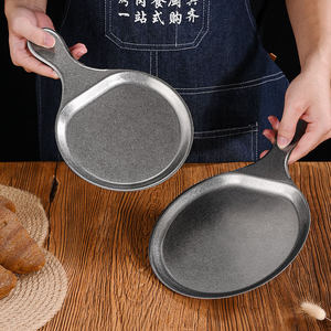 Assiette ovale vintage en acier inoxydable vieilli avec poignée pour steak, pizza, barbecue, collations, dîner, fête, hôtel, nourriture - Product Image 2