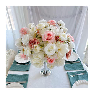 Centro de Mesa Personalizable con Hermosas Rosas Rosadas Artificiales y Bolas de Flores de Magnolia Blancas para Decoraciones de Boda - Product Image 1