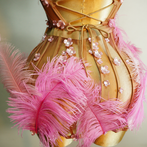 Justaucorps Rose Rêve en Plumes d'Autruche 3D avec Strass en Cristal Floral pour Spectacle Scénique, Drag Queen, Showgirl - Vente en Gros - Product Image 6