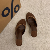 Sandales à talons hauts en daim personnalisables avec logo OEM/ODM pour femmes – Tongs chic style Baddie