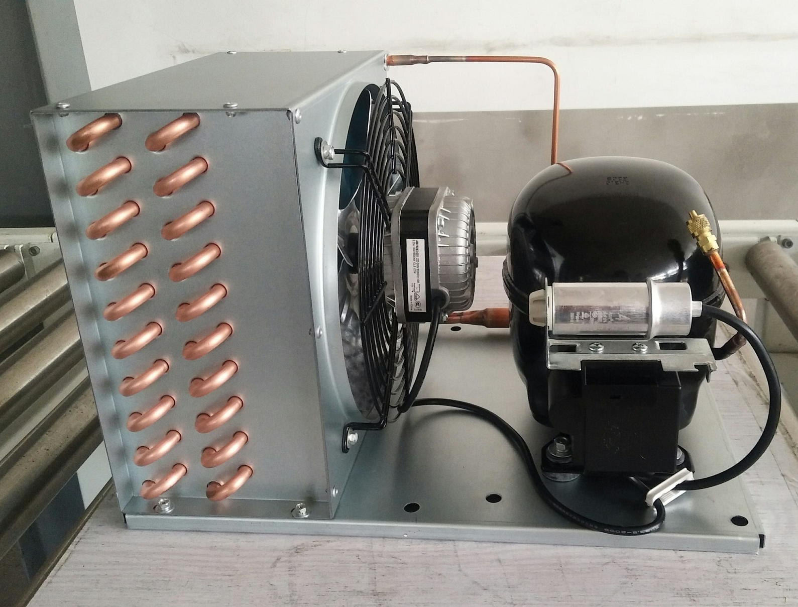 YsXoWiui シェルレス冷蔵庫コンデンサー冷凍冷却コイルコンパクトコンプレッサー銅管DIY冷却システム熱交換器, 30cm×23  Amazon.co.jp: 小型シェル コンデンサー ラジエーター 冷蔵庫 冷凍庫 水冷 アルミフィンと銅管 熱交換器 ファン付き 空冷式  (Color : A) : DIY・工具 ... Generic 冷蔵庫・冷凍庫用コンデンサー、空冷式ラジエーター、DIY小型銅管、頑丈な工業用アルミフィン熱交換器, A