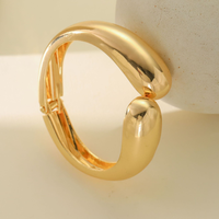 Bracelet manchette minimaliste en forme de croix, surface lisse irrégulière, bijoux fantaisie pour femme