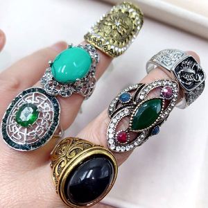 Anillo de Lujo Vintage Exagerado con Turquesa, Estilo Étnico, Anillo para el Dedo Índice con Incrustaciones de Diamantes y Piedras Preciosas - Product Image 4