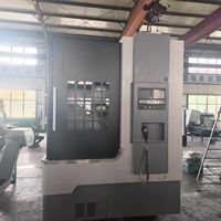Le tour vertical CNC VTC900, best-seller, est équipé d'un mandrin hydraulique, permettant une usinage de haute précision.