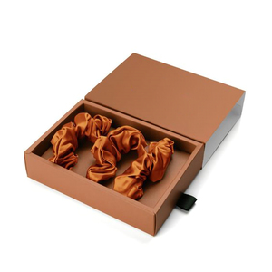 Nouvelle conception : Boîte cadeau en carton pour chouchous en satin de soie pour filles, accessoires de mode pour cheveux, boîte pour chouchous en satin - Product Image 5