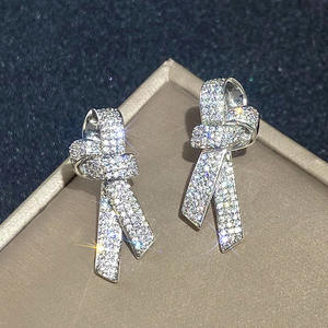 Orecchini a Fiocco in Oro Bianco con Cristalli e Strass, Gioielli Romantici da Donna per Feste - Product Image 3