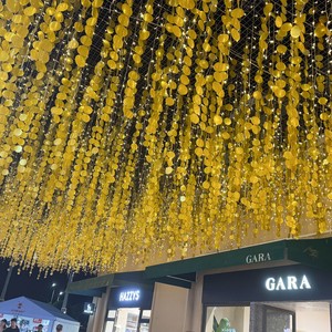 Cortina de Lluvia de Lentejuelas Doradas con Energía Eólica, Paneles Decorativos para Techo, Decoración Interior para Exteriores, Escenarios y Pasillos - Product Image 1