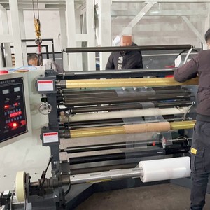 Machine à découper les films Hongtong modèle 1300 verticale pour tissus non tissés et papier filtre avec axe pneumatique à tension partielle - Product Image 3