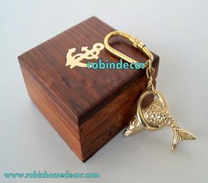 Porte-clés en laiton en forme de poisson le plus vendu pour accessoires de sacs disponibles en vrac auprès de l'exportateur indien - Product Image 4