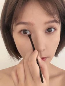 Cepillo delineador de ojos biselado Punta delgada pequeña Hoja de sombra de ojos plana Cepillo inclinado Cabeza plana Gusano de seda Contorno Párpados para cepillar - Product Image 5