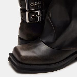 Botas de motorista de gamuza de moda de alta calidad con plataforma de pantorrilla ancha y punta cuadrada y tacón grueso con hebillas para mujer - Product Image 2