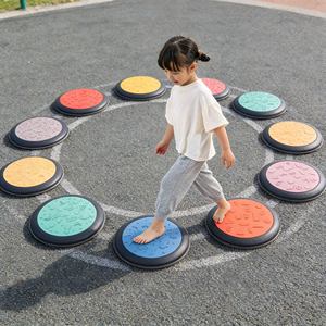 Pietre sensoriali e dischi rotondi per bambini con allenamento dell'equilibrio per camminatori e bambini che iniziano a muoversi - Product Image 1