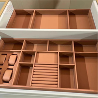 Luxe moderne pour vitrine à vêtements avec dessus en verre, montage facile et options personnalisées