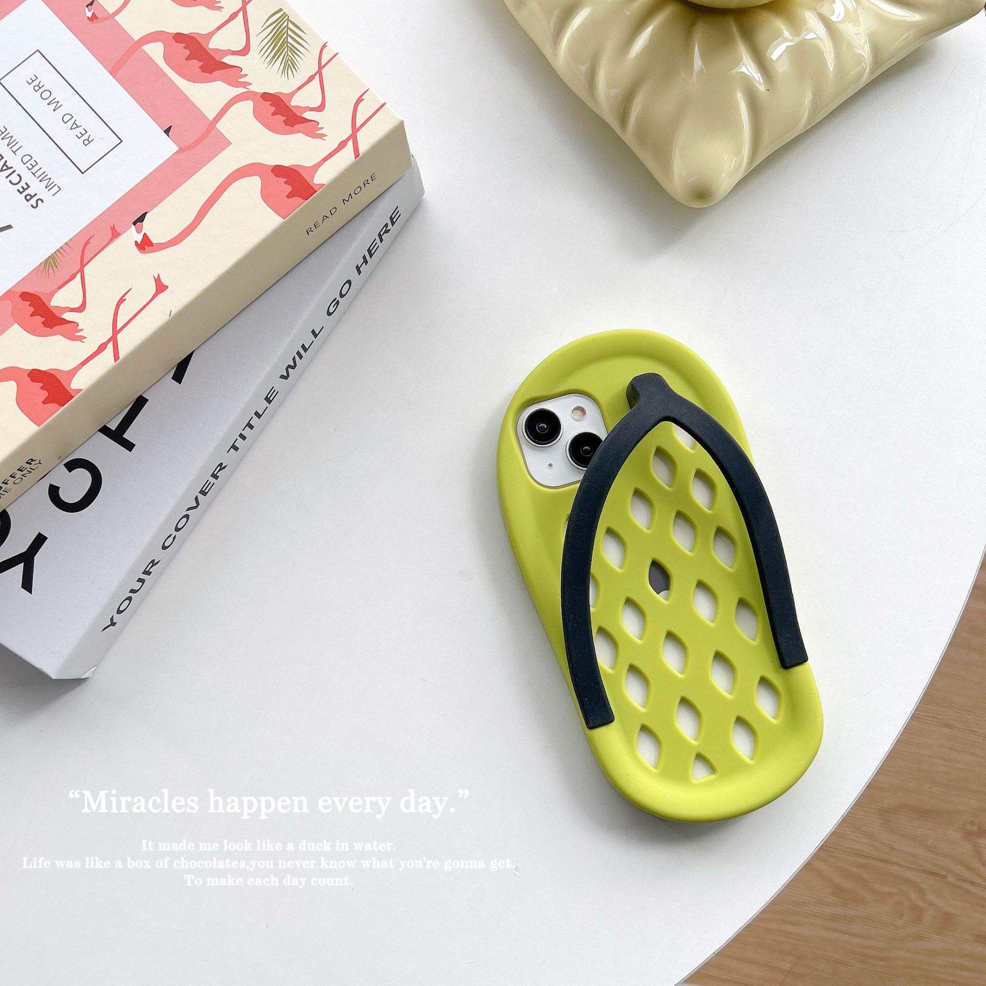 Chaussons à semelle verte à motif chevrons