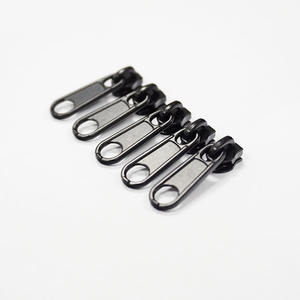 Pour <span class=keywords><strong>YKK</strong></span> No. 3 Grande <span class=keywords><strong>fermeture</strong></span> à glissière en nylon avec extracteur sans verrouillage Fourniture rapide de curseurs de <span class=keywords><strong>fermeture</strong></span> à glissière en métal en stock - Product Image 3