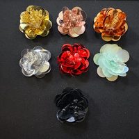 Petites fleurs artisanales, paillettes et perles, fourniture directe d'usine pour la décoration de vêtements, chaussures et sacs, fabriquées en PVC durable