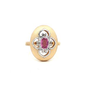 Anillo de cóctel de oro amarillo de 18 quilates con engaste de bisel, zafiro rosa de forma irregular, cabujón con tonos rojos vibrantes, pieza de lujo llamativa para cualquier ocasión. - Product Image 1
