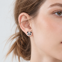 KAVNAR Boucles d'oreilles Panda personnalisées en Cristal Zircon Email, Laiton Plaqué Or Blanc avec Tige Argent 925 Fabricant Bi
