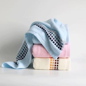 Serviette de bain Xinshang 70x140 cm en coton à carreaux rose, serviette rectangulaire pour la maison, cadeau - Product Image 3