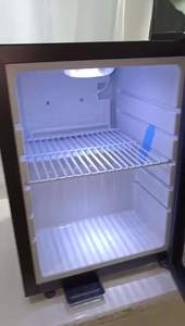 לבן שחור צבע מותאם אישית מחיר מפעל oem 21l מקרר קטן עם מנעול רך פחיות - Product Image 2