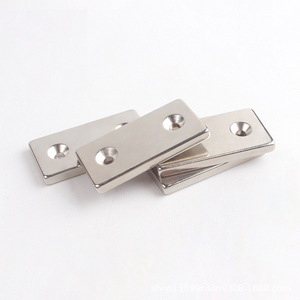Aimant industriel en néodyme super puissant N52 NdFeB en <span class=keywords><strong>bloc</strong></span> avec trou fraisé, services de traitement personnalisés, découpe et pliage - Product Image 5