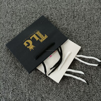 Sac cadeau en papier noir mat fait main en gros avec poignée en ruban pour vêtements, chaussettes, chaussures