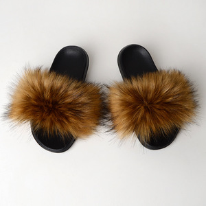 Chanclas de piel sintética coloridas de verano nuevas y personalizadas para mujer, pantuflas peludas, sandalias de pelo de zorro de imitación de talla grande para mujer - Product Image 6