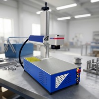 Machine de marquage laser à fibre compacte de bureau 20W 30W 50W pour le travail de gravure sur métal
