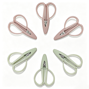 Nouvelles mini-ciseaux colorés multifonctionnels avec housse en silicone, petits ciseaux à broder, mini-ciseaux de voyage - Product Image 1