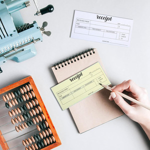Carnet <span class=keywords><strong>de</strong></span> reçus autocopiants personnalisés en gros, lot <span class=keywords><strong>de</strong></span> 2 carnets <span class=keywords><strong>de</strong></span> reçus <span class=keywords><strong>de</strong></span> <span class=keywords><strong>paiement</strong></span> en papier offset pour les enregistrements financiers des commerces - Product Image 4