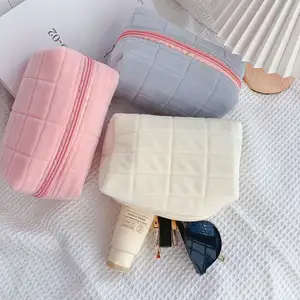 2023 Zubehör Pelz rosa Kosmetik Reisetasche Großhandel benutzer definierte Make-up Tasche Tasche für Mädchen Mini Kosmetik Tasche