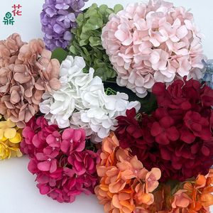 Fleurs d'hortensia en soie à tige unique, à cinq têtes, pour décorations de mariage et d'hôtel, style moderne fait main - Product Image 1